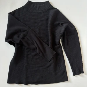 Ribbad stickad tröja - Fin tröja ☺️ använd