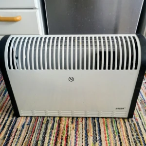Konvektorelement Med Fläkt Från Anslut 2000W -  Mått 53*35*11cm, fötter saknas. 3 värmelägen och tystgående fläkt som sprider värmen snabbt och effektivt, snabb tilläggsvärme under kalla perioder. 