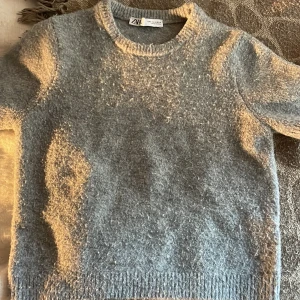 Zara tröja  - Säljer pga av för liten! 