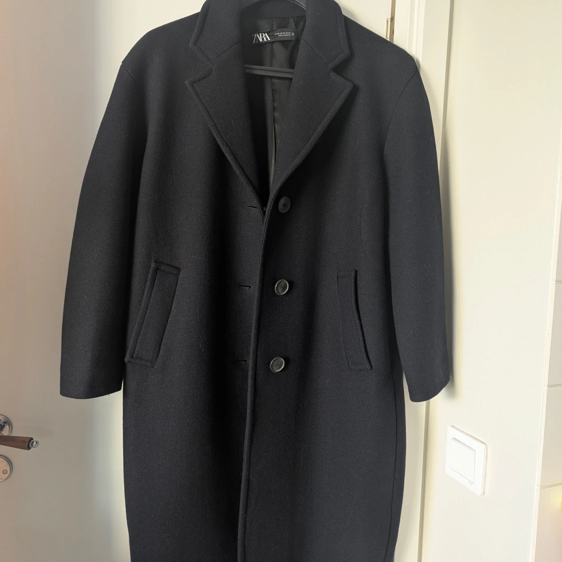 Marinblå ullkappa från Zara XS