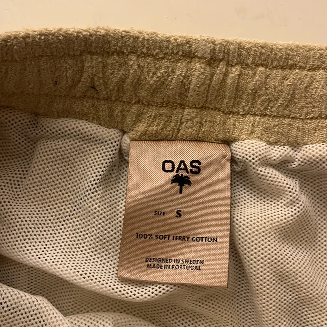 Beige frottéshorts från OAS - 2