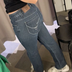 jeans  - jeans köpta på second hand som ej används längre 🌸 ligger mellan en S/M storlek/ 36/38