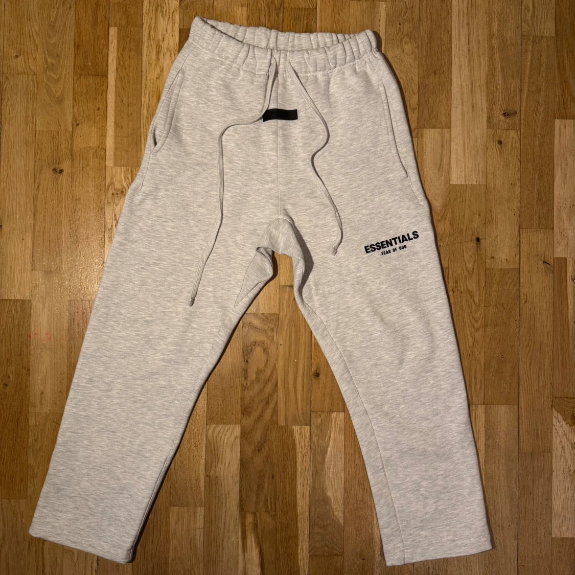 Essentials Fear of God grå mjukisbyxor