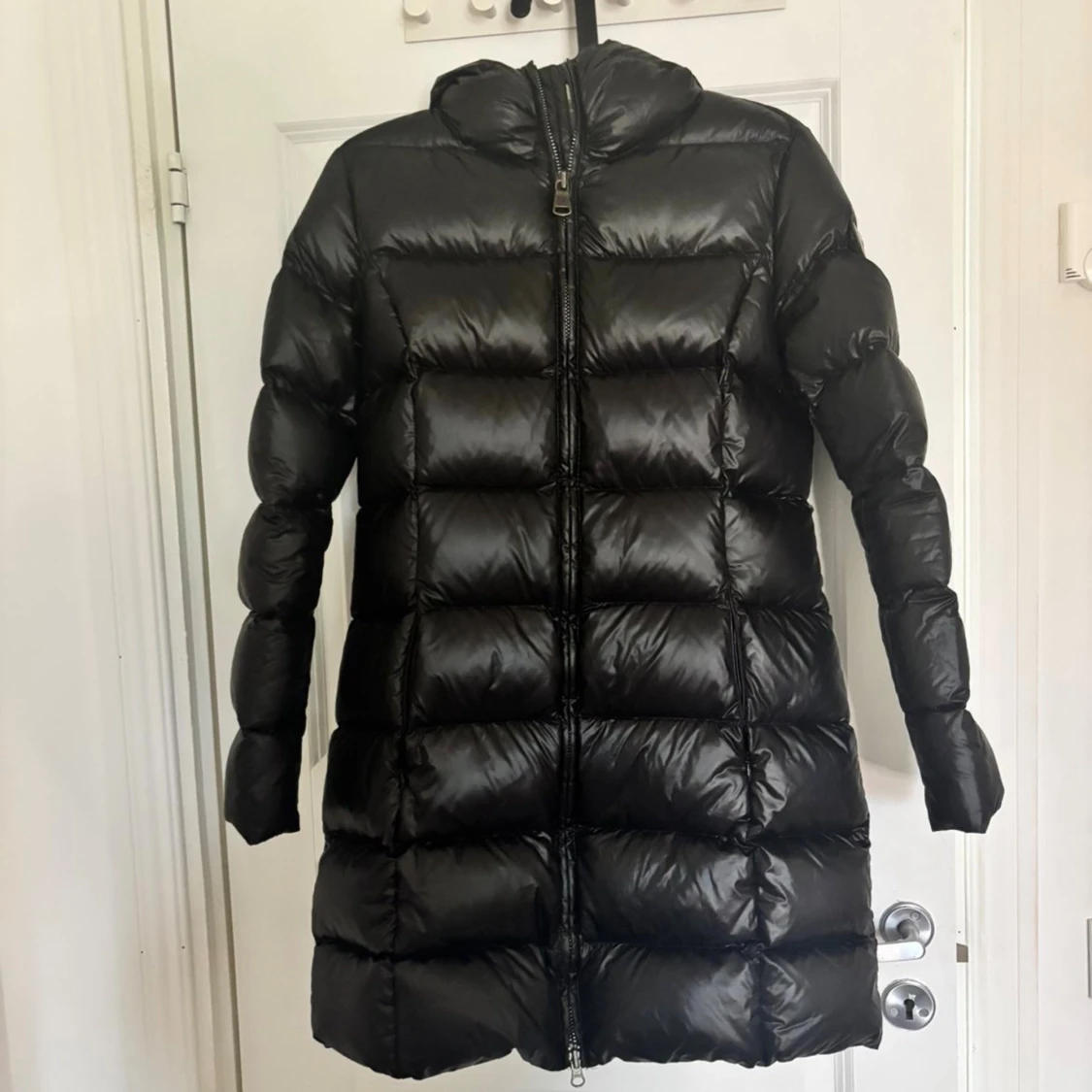 Svart lång dunjacka från Colmar - 3