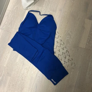 dfyne set blå storlek M - storlek M i båda delarna knappt använda, 