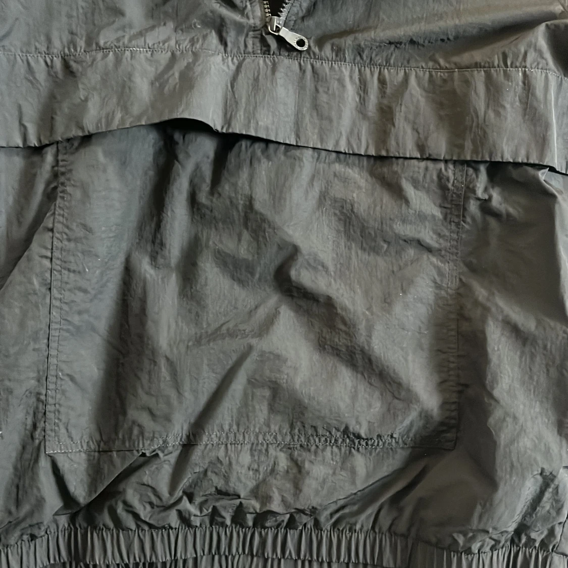 Svart vindjacka från Lyle & Scott  - 4