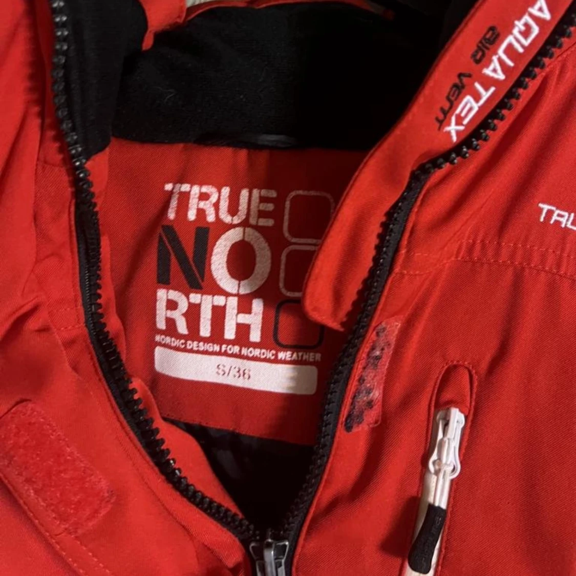 Röd parkajacka från True North - 1