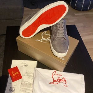 Louboutin skor  - Säljer mina Christian Louboutin skor, helt nya och oanvända. Priset kan diskuteras vid snabbaffär 💨 