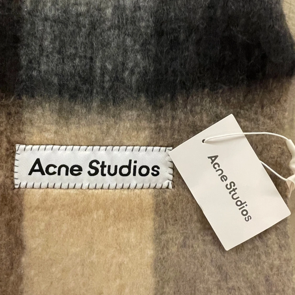 Rutig halsduk från Acne Studios - 3