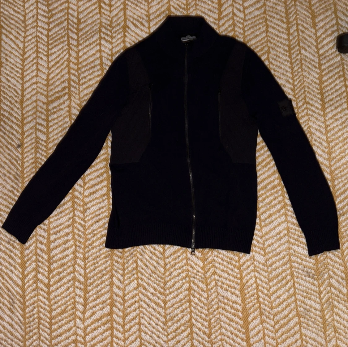 Svart/marinblå kofta från Stone Island (Shadow project)