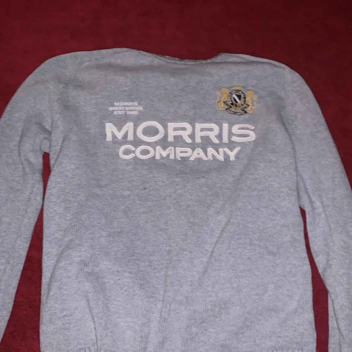 Grå stickad tröja från Morris Company