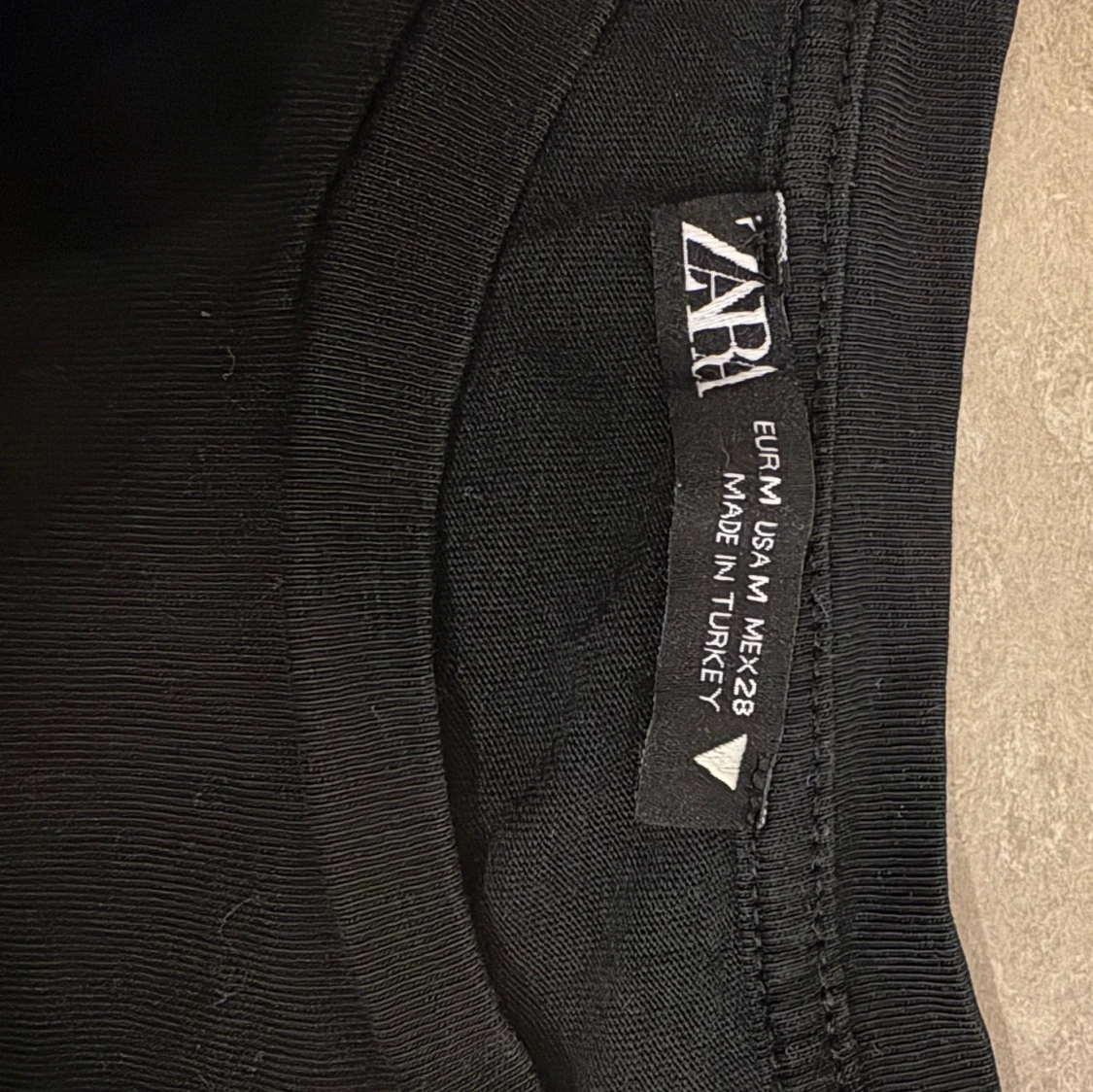 Svart topp med snörning från Zara - 1