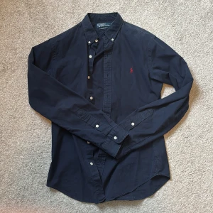 Polo Ralph Lauren kjorta  - FRI FRAKT. Säljer då den ej passar mig längre. Tror att jag köpte den i Usa. Skriv för frågor / fler bilder!