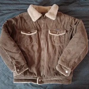 Vintage manchesterjacka  - Brun varm manchesterjacka. Perfekt för hösten