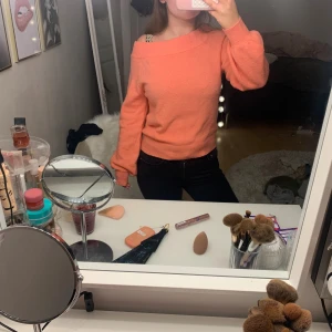 Off shoulder stickad  - Så unik färg som aldrig används💓