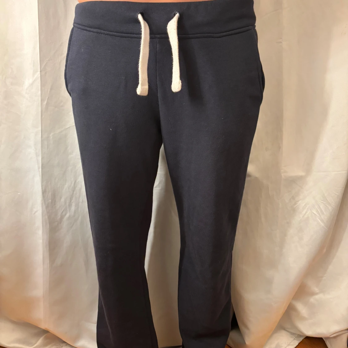 Mörkblå hoodie och mjukis byxor från russemerch  - 3