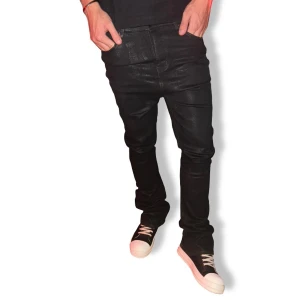 Rick Owens detroit cut waxed jeans SLIM FLARE - Säljer nu ett par helt nya rick owens detroit cut som har passform slim/flare. Det är en blandning mellan skinnbyxor och vanliga jeans skulle jag säga. De är storlek 34 men sitter lite tight för mig. Hör av dig vid intresse😊