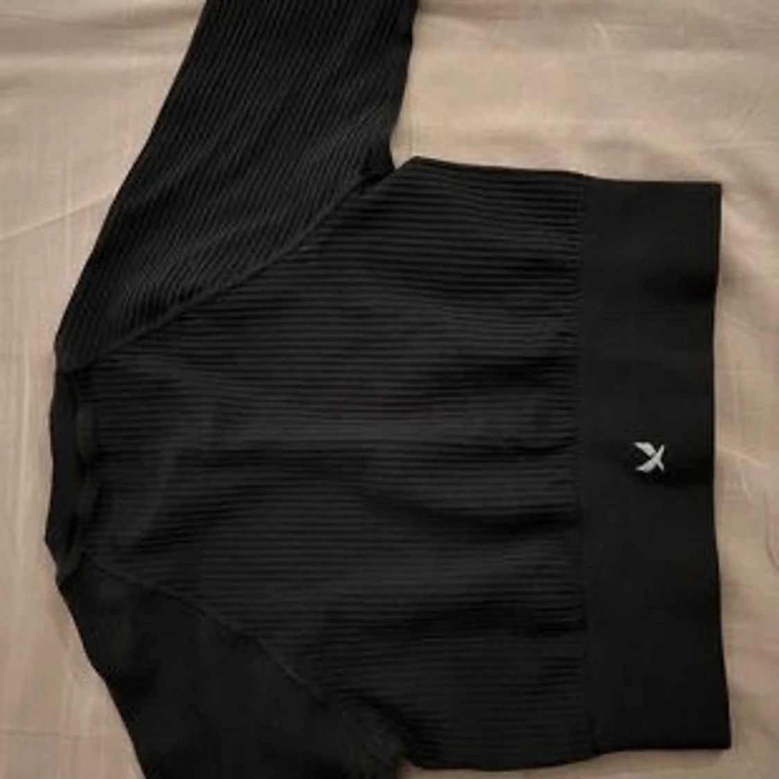 Svart croppad träningströja