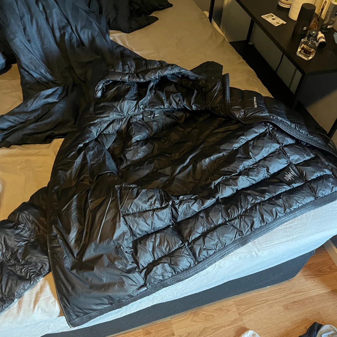 Svart dunjacka Peak Performance - 1