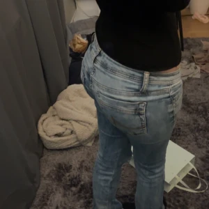 Ltb low waist bootcut jeans - Intresse koll, LTB jeans bootcut low waist jeans. Midjemått raktöver- 40cm  men är stretchiga, innerbensmåttet- 85cm. Pris kan diskuteras vid snabba köp🤍
