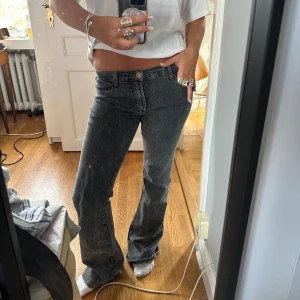 Gråa vintage jeans - Så snygga bootcut jeans med cool tvätt! Kommer tyvärr inte till användning 