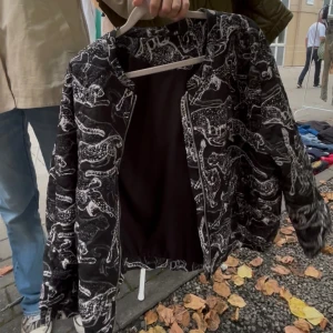 Jacka med mönster - Super cool med mönster. Perfekta höstjackan 