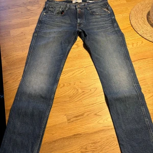 Replay jeans - Replay anbass slim fit storlek 31x32. I princip oanvända då dem inte passar. 