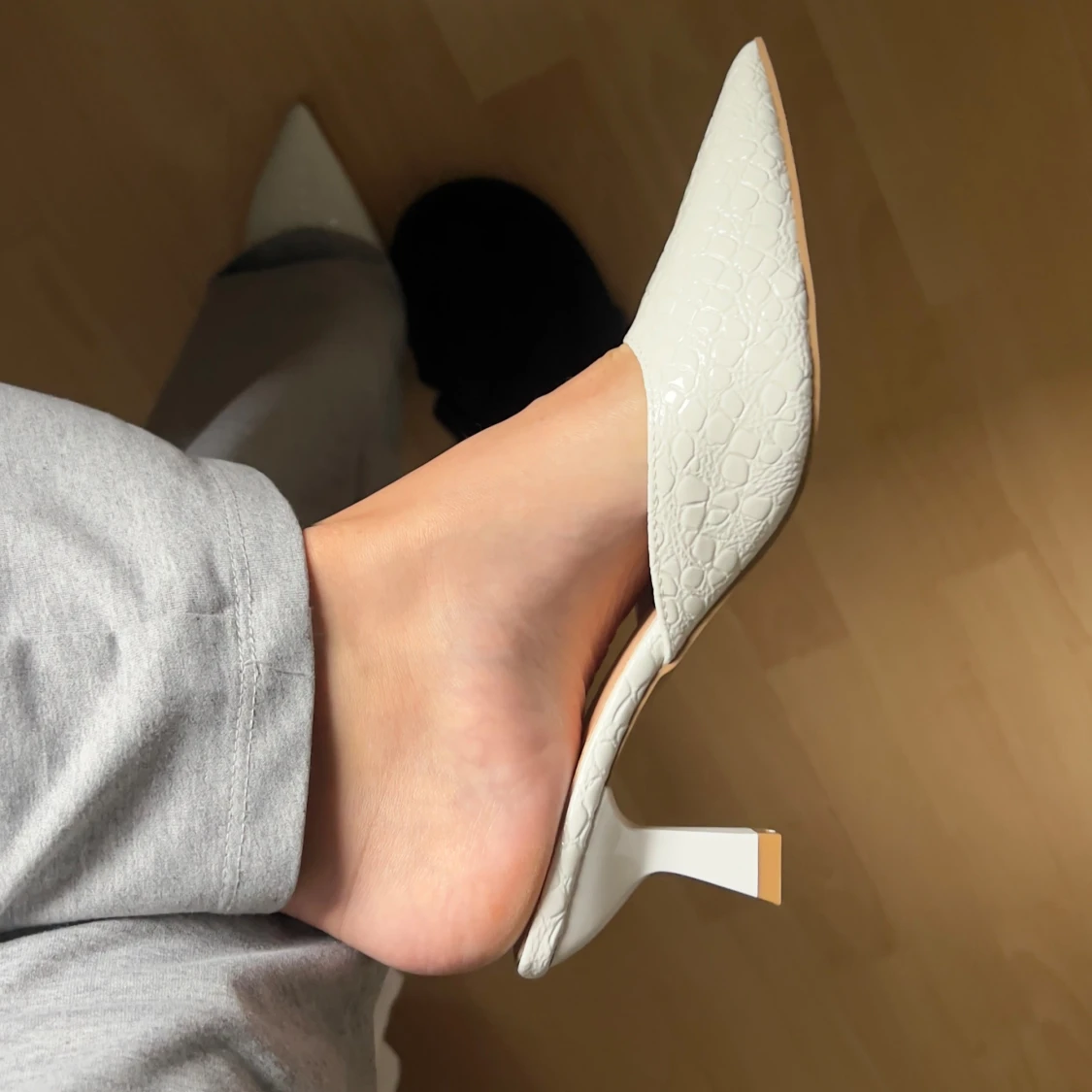 Vita pumps med spetsig tå och klack - 2