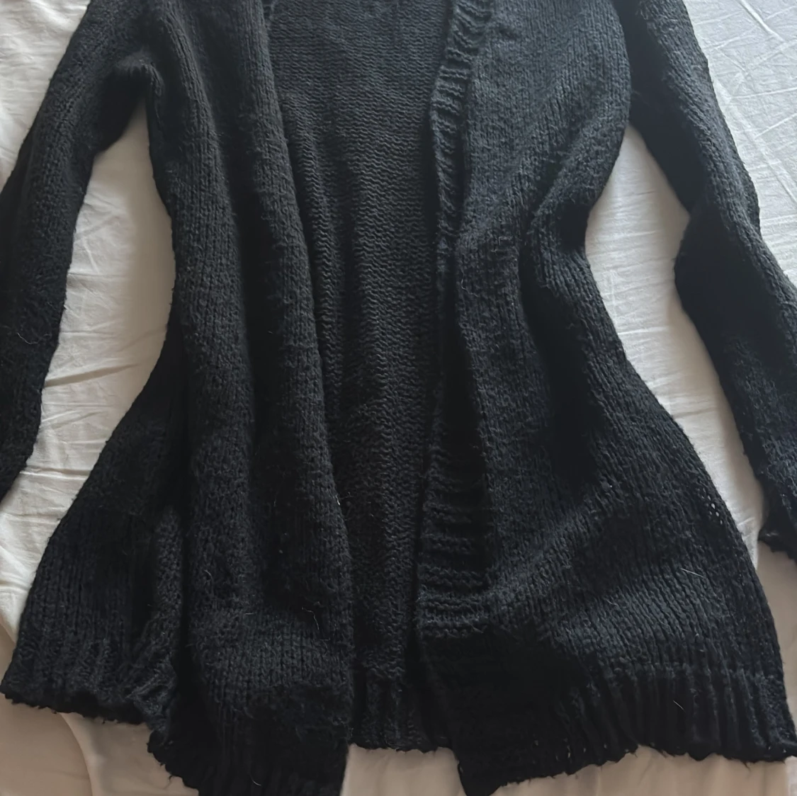 Svart stickad kofta med lång ärm - 1