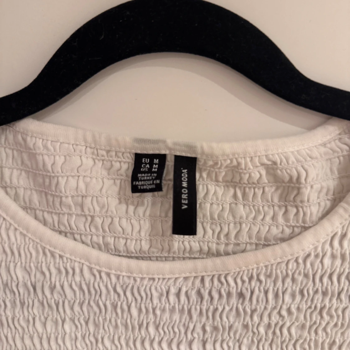 Vit blus med puffärm  - 1