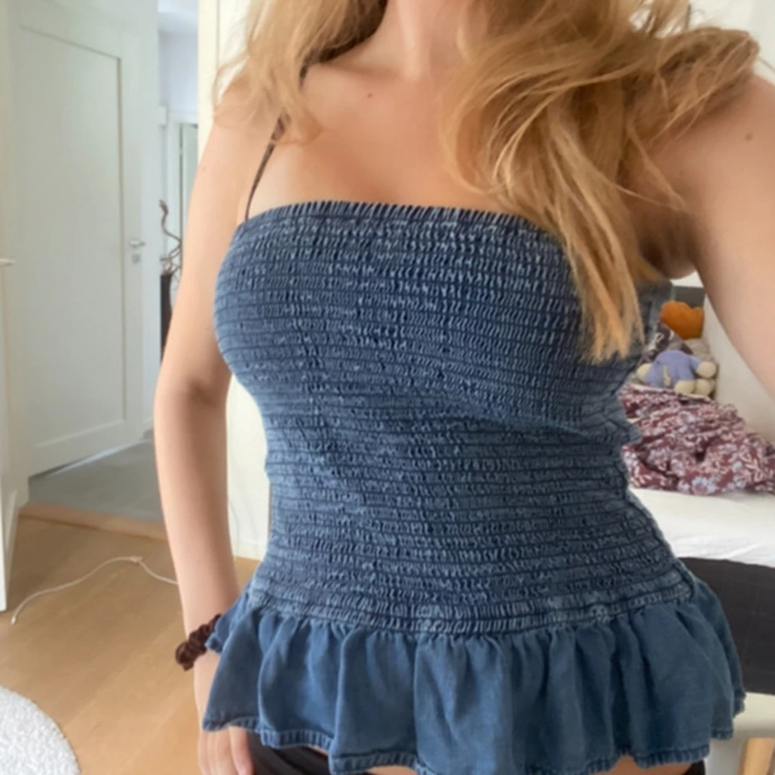 Blå volangkjol/topp i jeansmaterial