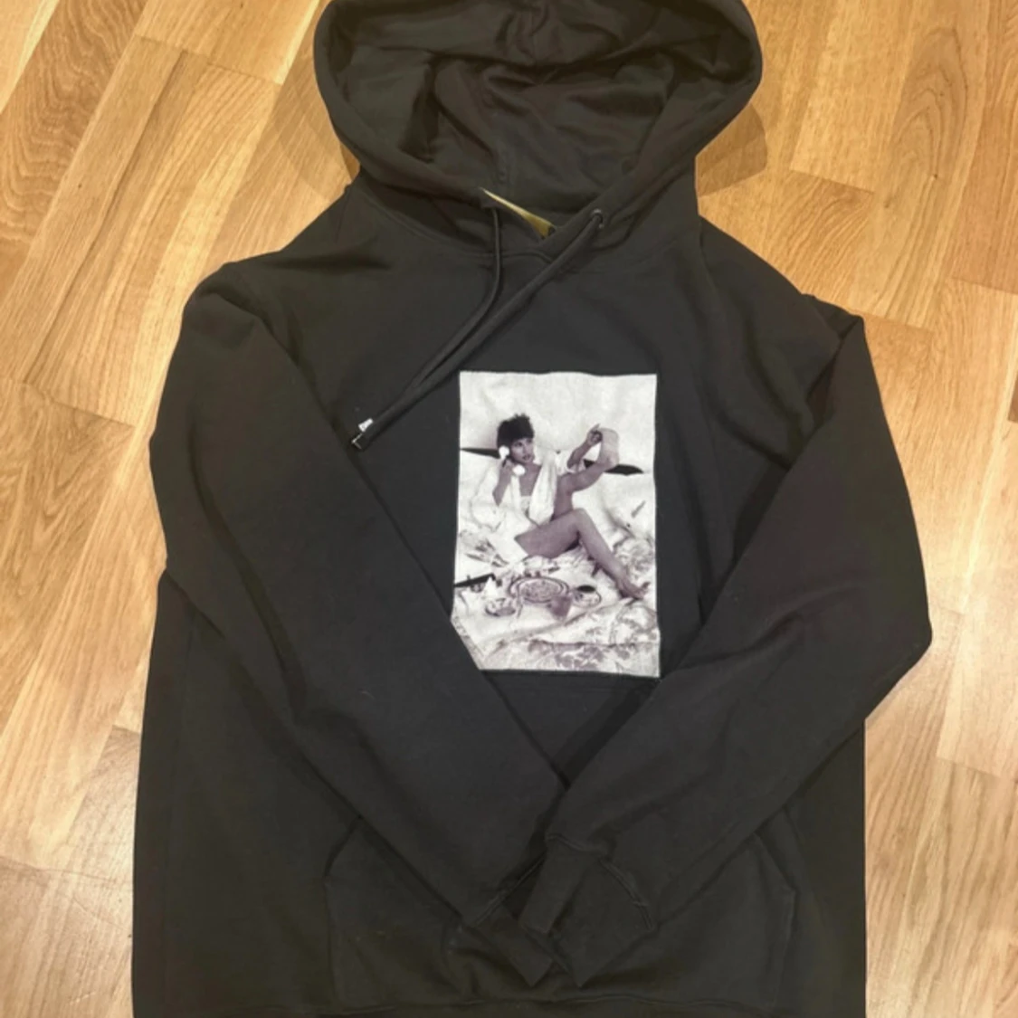 Svart hoodie Limitato  - 1