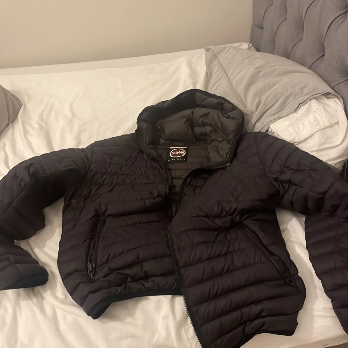 Svart pufferjacka från Colmar
