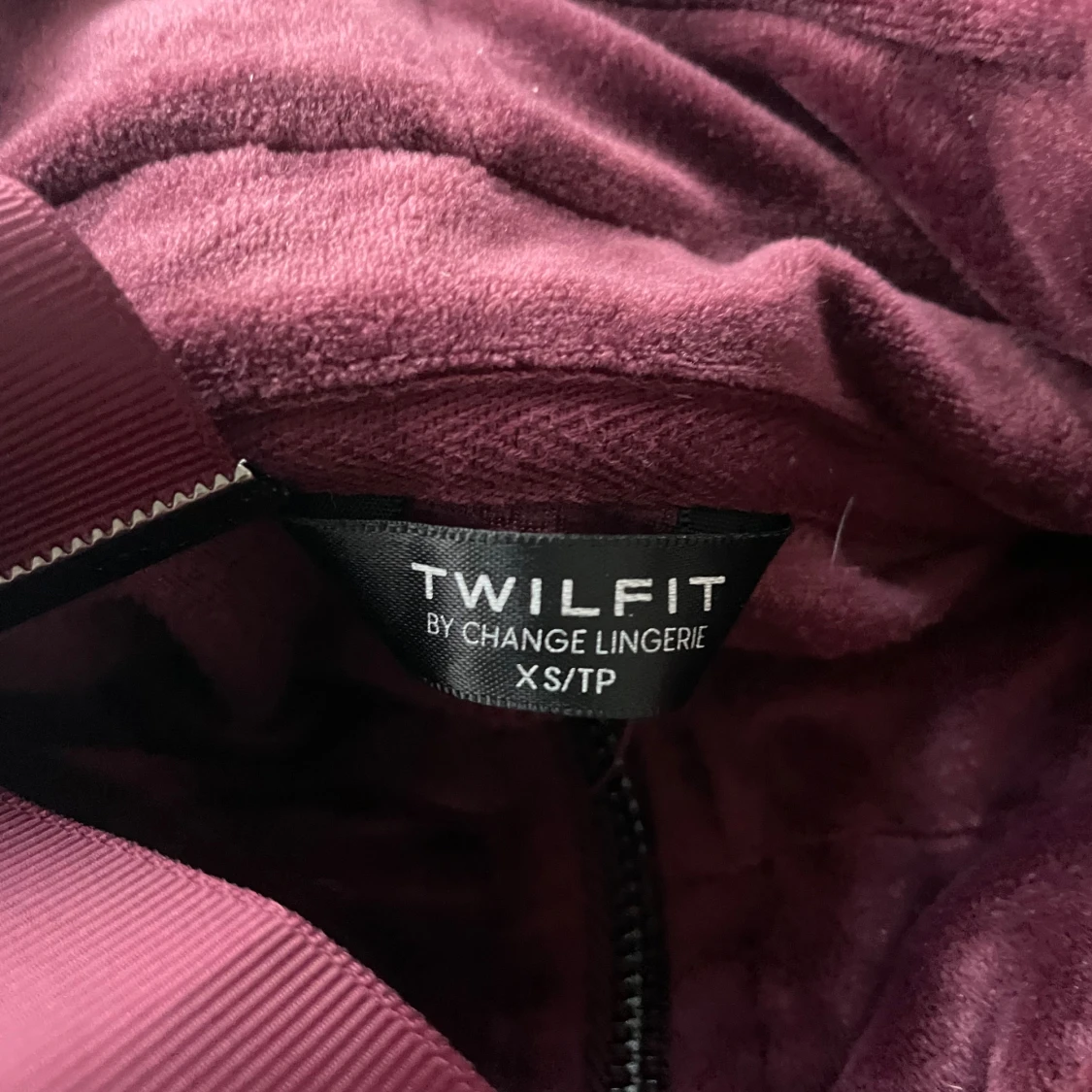 Vinröda mjukisset i sammet - 4