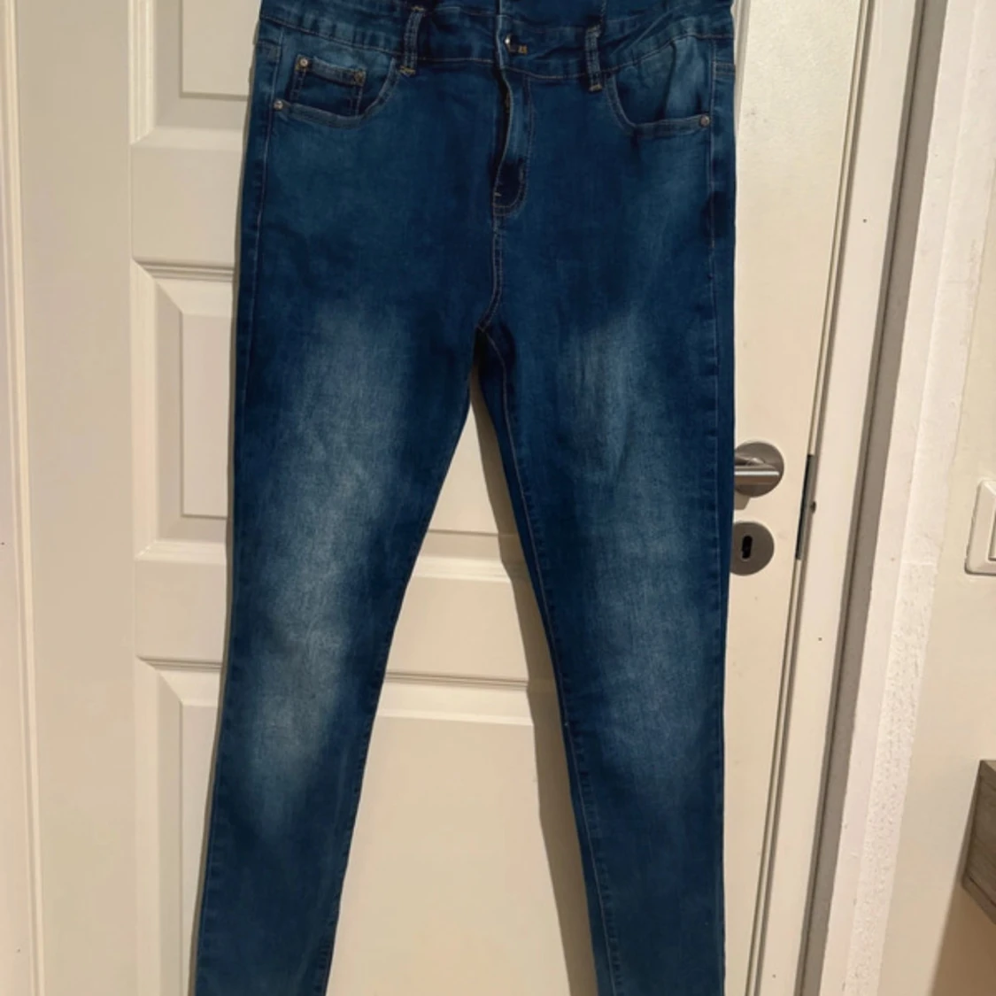 Ärmlös jeans jumpsuit med knappar - 2