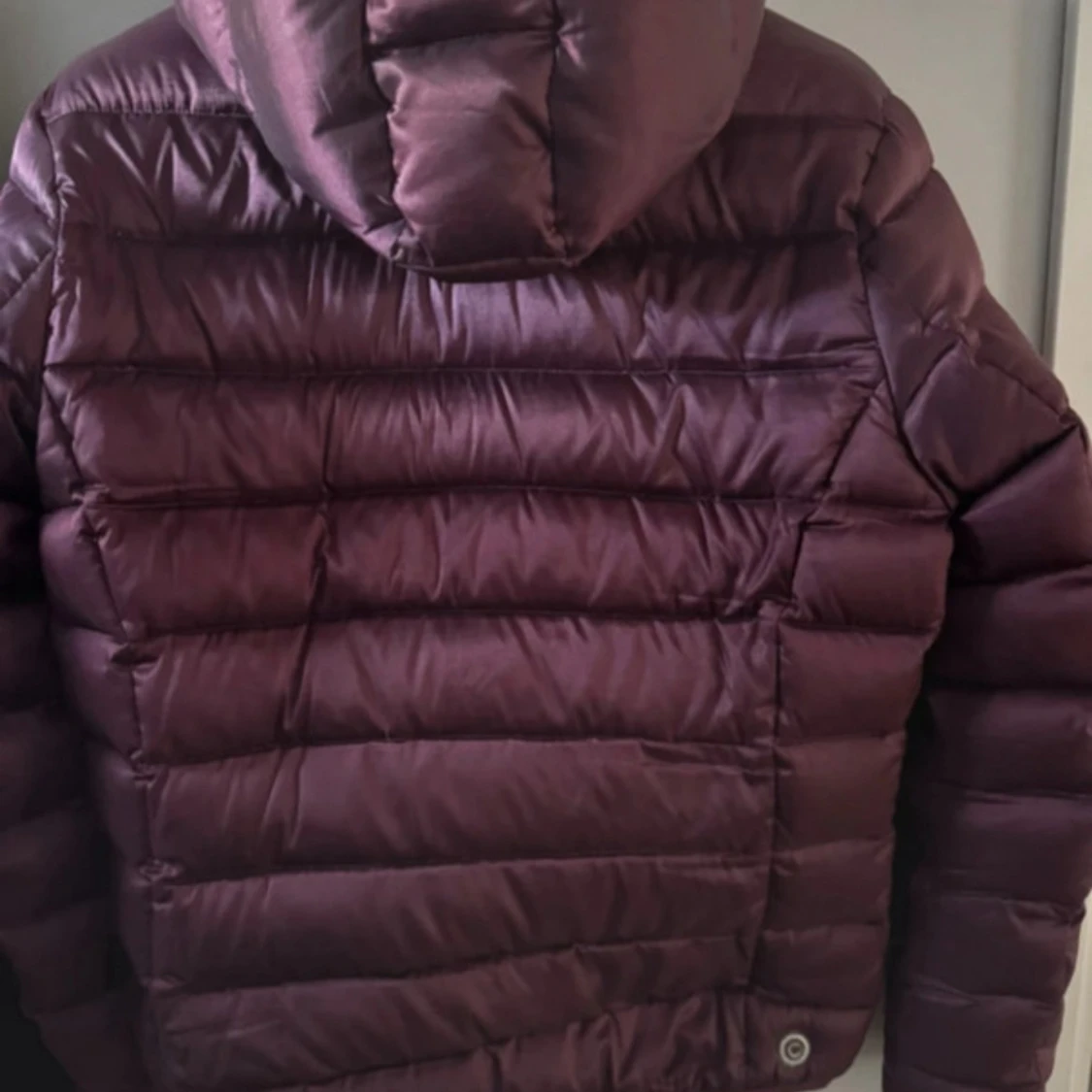 Vinröd pufferjacka från Colmar - 3