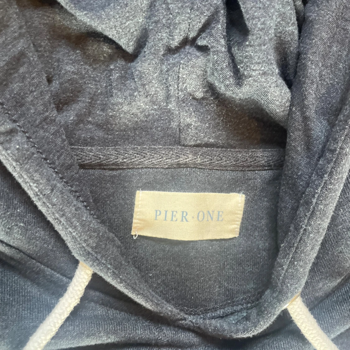 Mörkblå hoodie från Pier One - 1