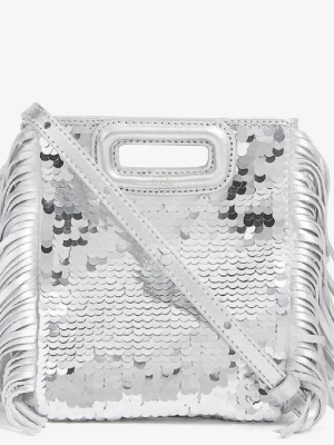 Silvrig axelväska med paljetter och fransar - Supersnygg axelväska i metallic silver med glittrande paljetter på framsidan och fransar längs sidorna. Väskan har både handtag och axelrem, perfekt för att lyfta vilken outfit som helst. Materialet är syntet med en riktigt festlig vibe.