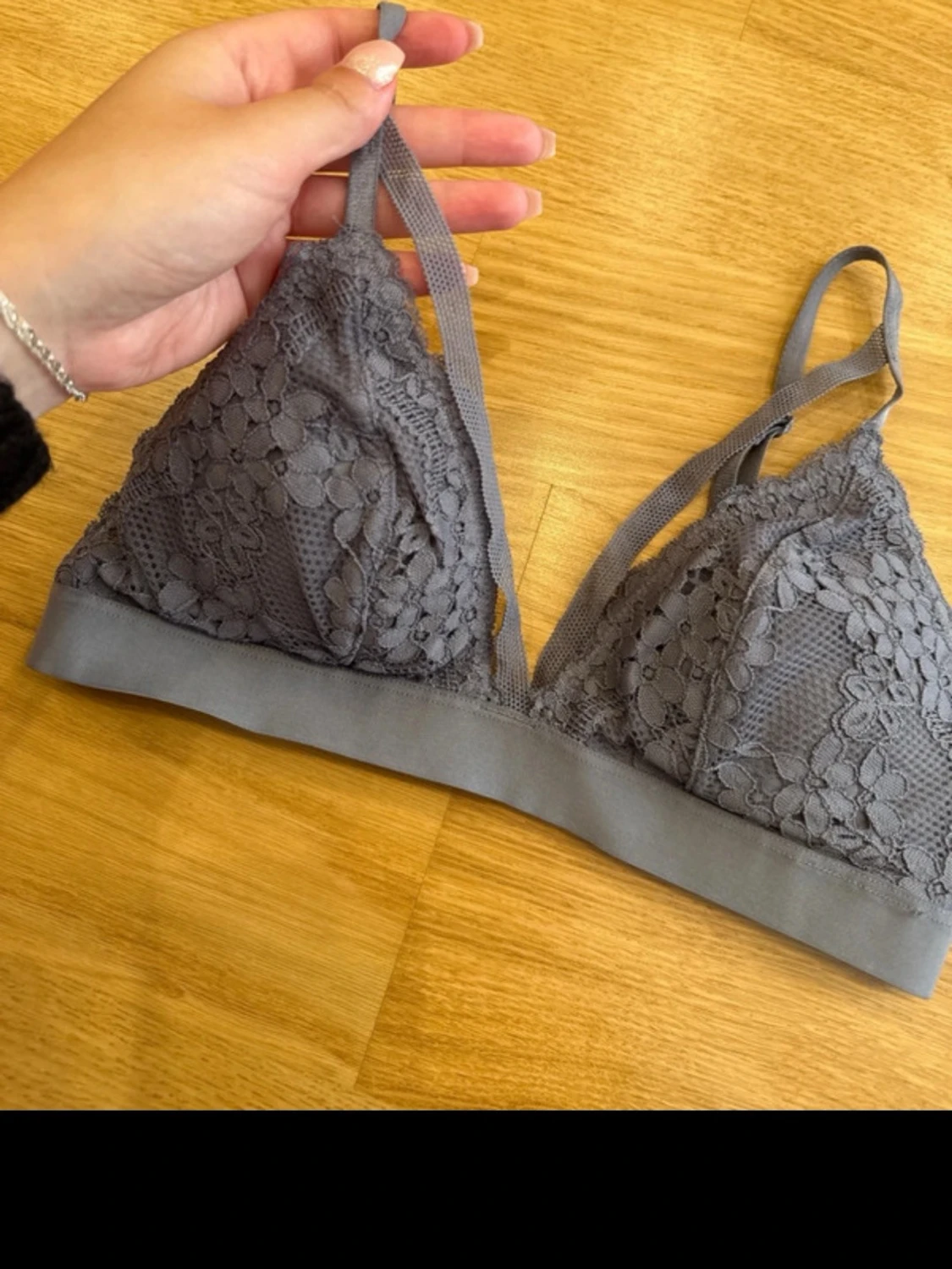 Grå spetsbralette från H&M - 1
