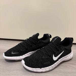 Nike juoksukengät - NIKE FREE RUN 5.0 Malli: CZ1891-001 Koko: 37,5 Ovh: 120e  paljasjalkakengät Postitus/nouto
