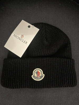 Moncler mössa - Helt ny