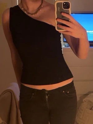 fest topp - så fin oneshoulder topp!! 💗💗