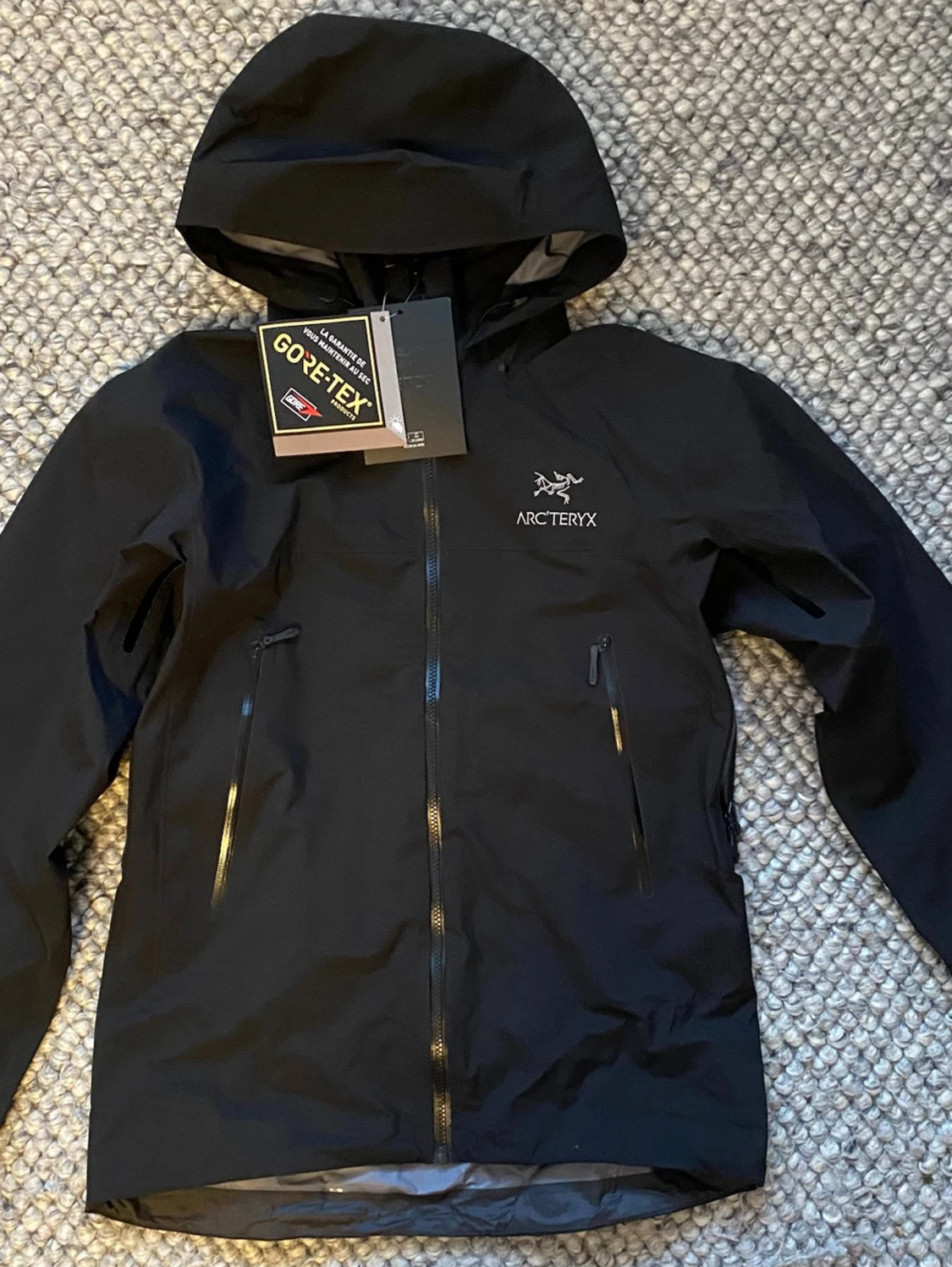 Svart vindjacka från Arc'teryx L