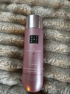 Shower oil helt ny  - Rituals of sakura 200ml
