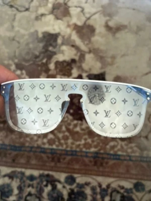 Lv glasögon - Säljer dessa för bra pris. Fraktar runt hela Sverige 