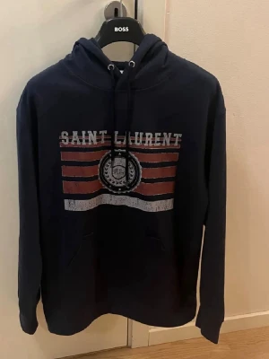 Saint Laurent Hoodie - Saint Laurent hoodie till salu kan gå ner i pris vid snabb affär 