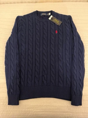 Ralph lauren stickad tröja - Rl stickad tröja Navy blue i storlek M, oanvänd 