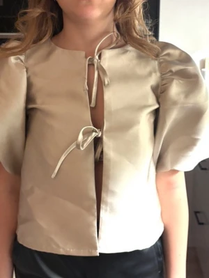 Ny skick - Helt ny topp andvänd en gång 