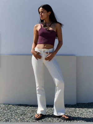 Vita bootcut jeans - Snygga vita jeans med bootcut lågmidjade. Helt oanvända