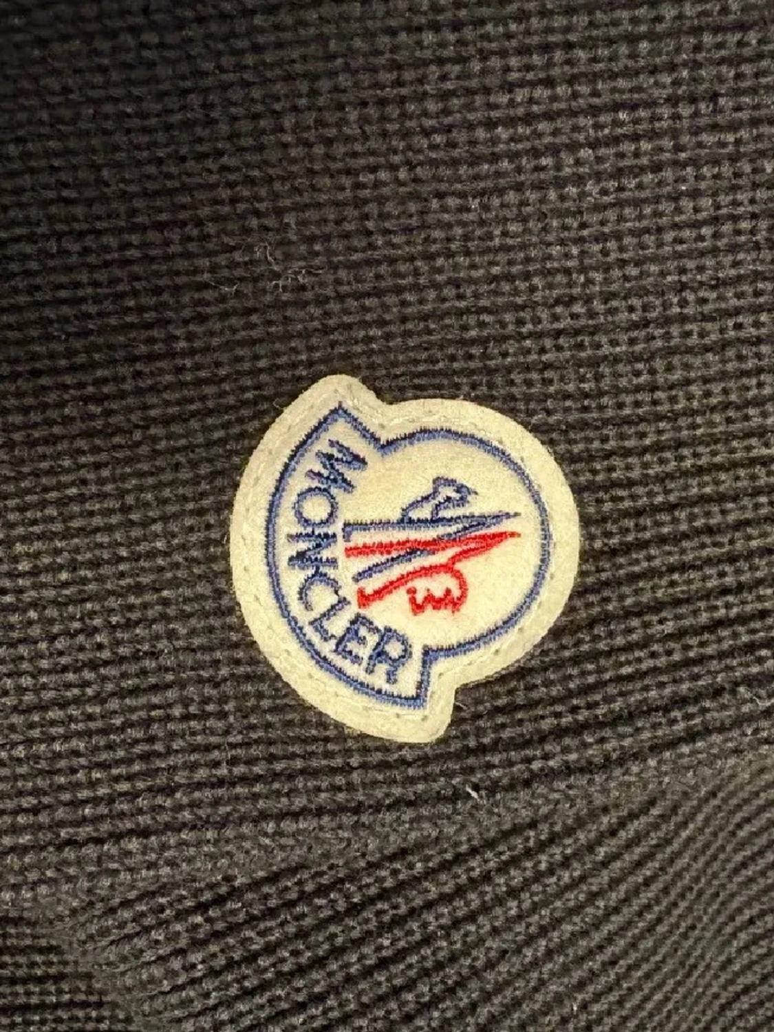 Svart pufferjacka från Moncler - 4